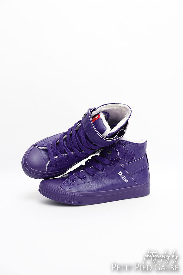 Violet sport shoes shown from top and side on white background.